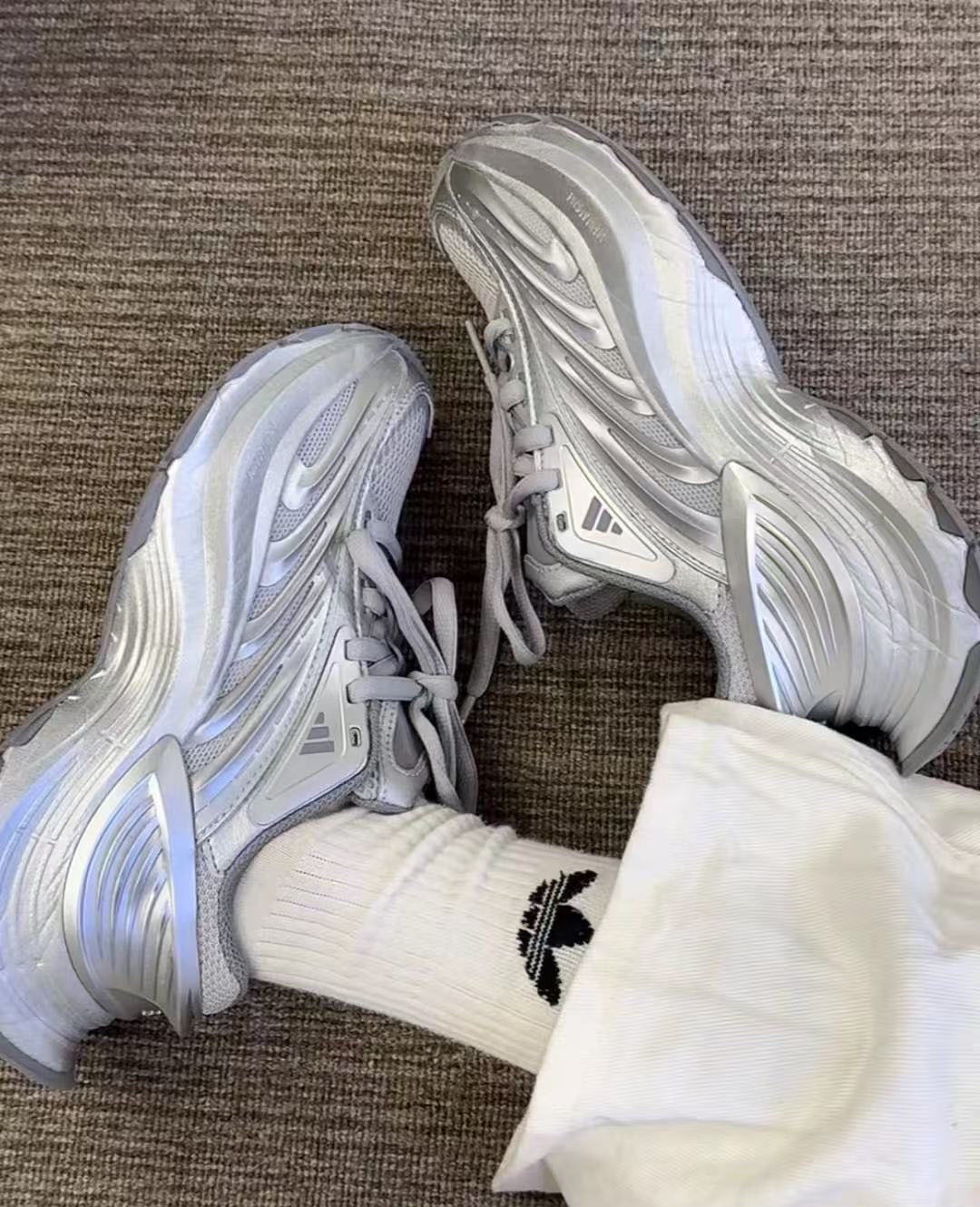 日本未入荷 adidas アディダス XLG MTW 耐摩耗 ローカット ランニングシューズ グレー レディーススニーカー IH1574 - 画像 (5)