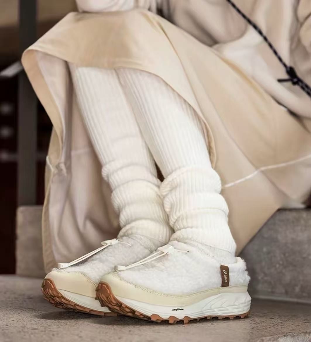 日本未入荷 ASICS アシックス 1203b036-100 ゲルベンチャー ソノマ WT ファー 冬靴 レディーススニーカー ホワイト あったかいシューズ - 画像 (2)