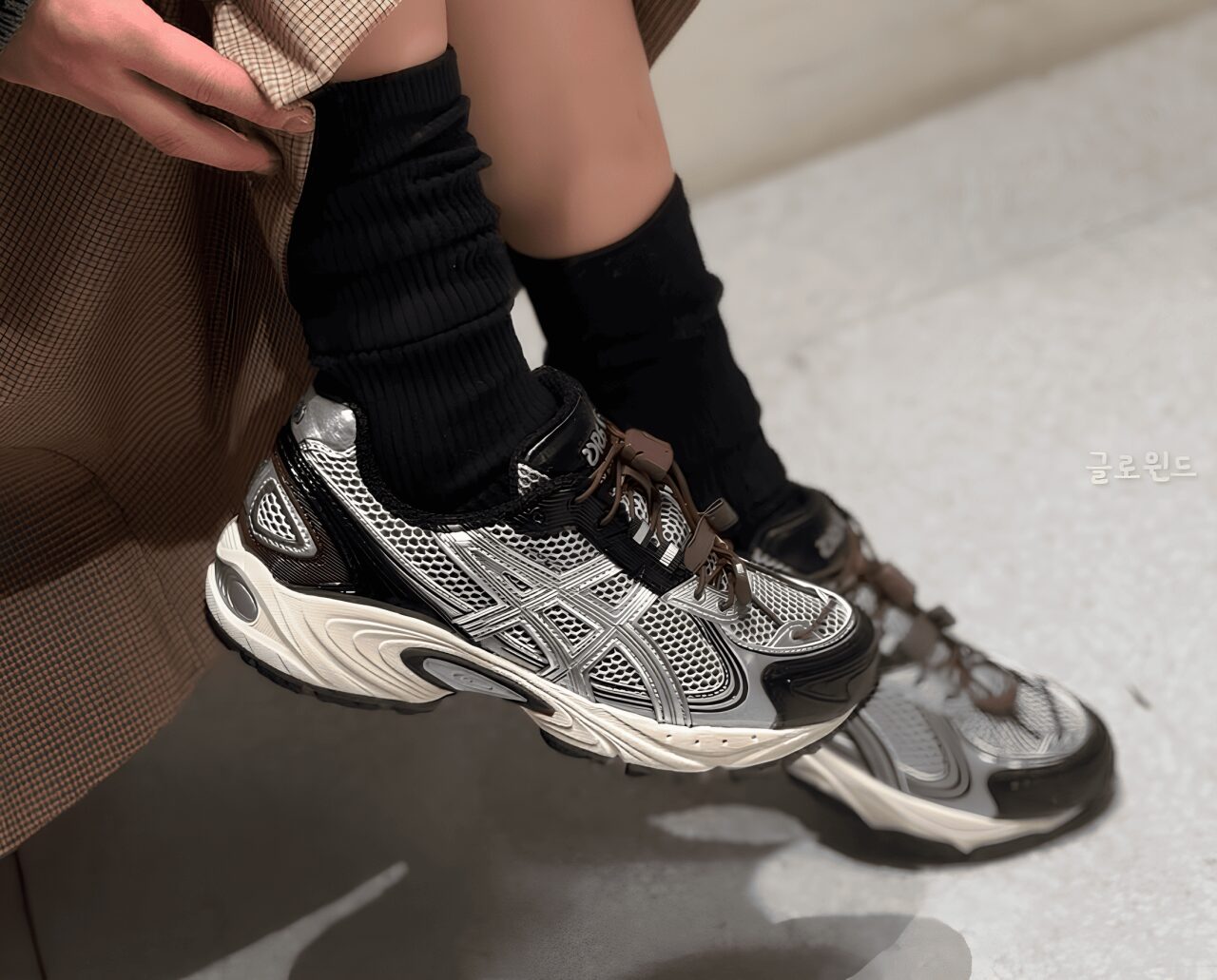 日本未入荷 ASICS GEL-KAHANA TR V4 Silver Black アシックス ゲルカハナ TR V4 シルバー ブラック 1203A716-020 - 画像 (2)