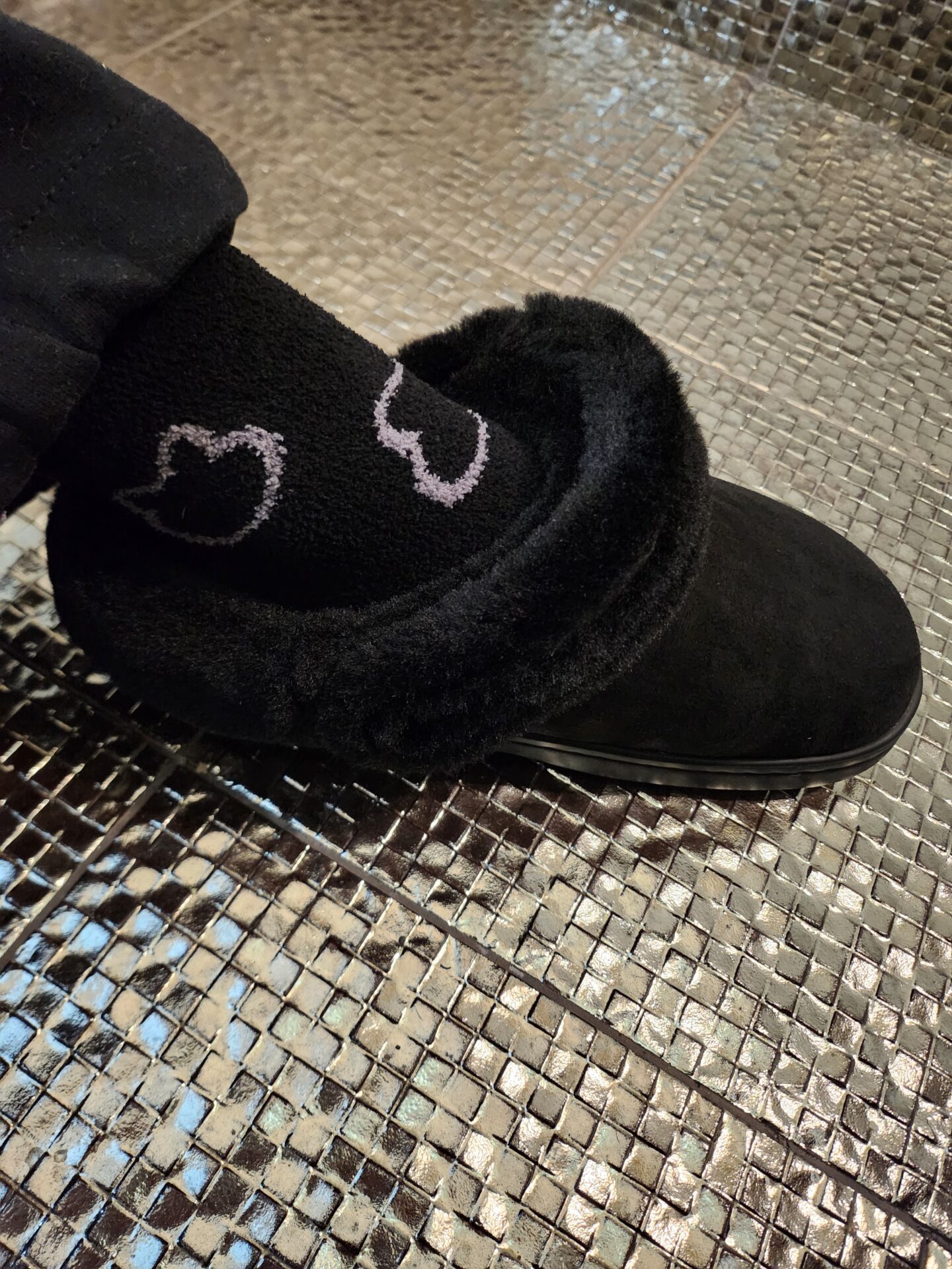 日本未入荷 Crocs Classic Unfurgettable Sueded Clog クロックス クラシック アンファーゲッタブル スエードド クロッグ - 画像 (3)