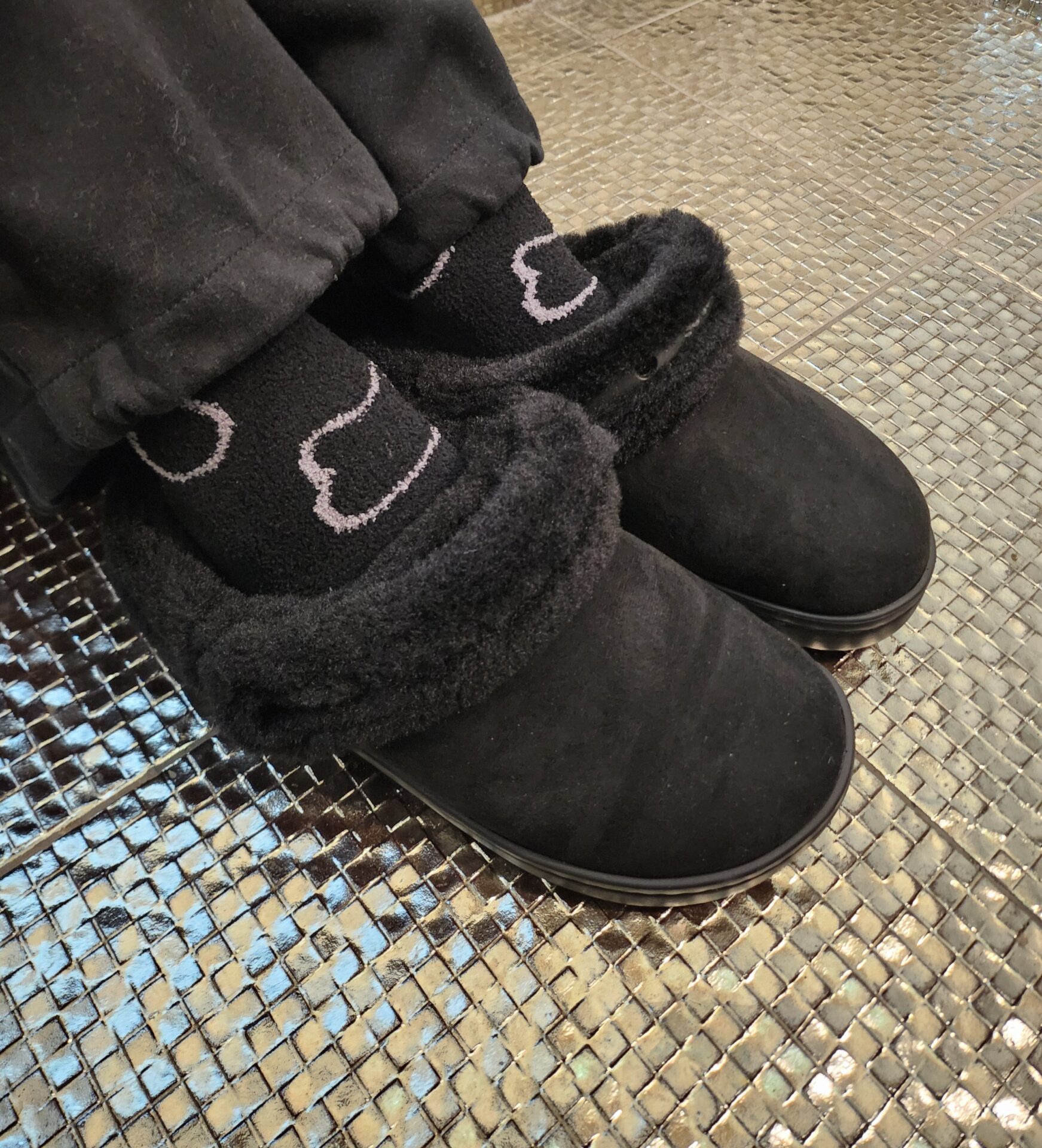 日本未入荷 Crocs Classic Unfurgettable Sueded Clog クロックス クラシック アンファーゲッタブル スエードド クロッグ - 画像 (2)